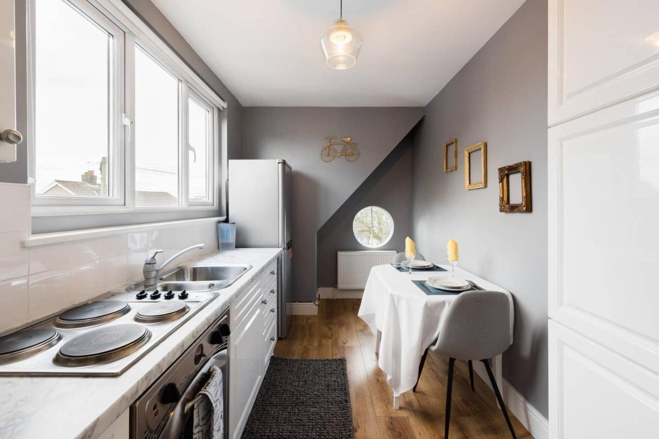 The Bluebird - One Bedroom Apartment In Watford Watford  Exterior foto