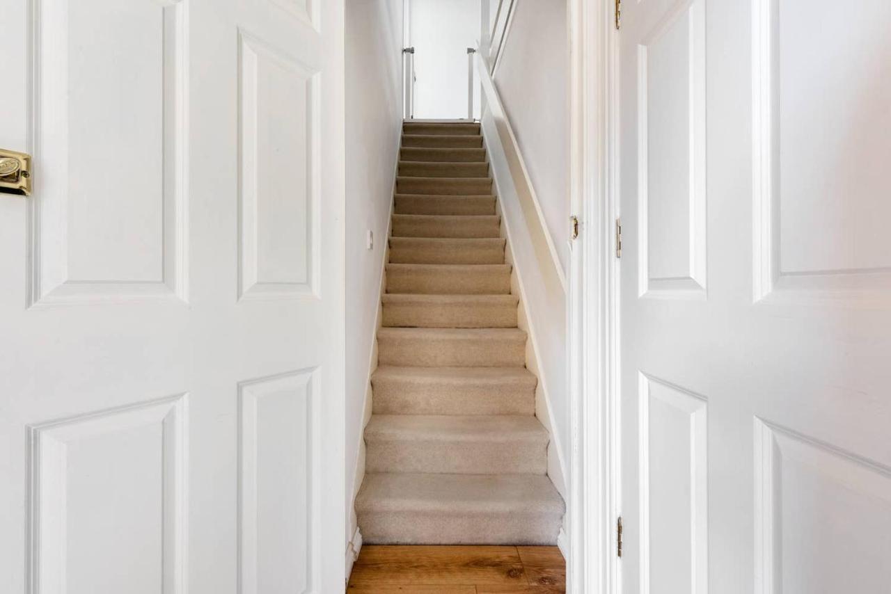 The Bluebird - One Bedroom Apartment In Watford Watford  Exterior foto