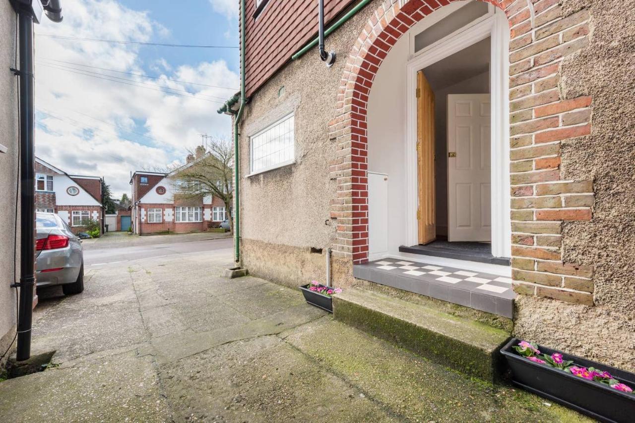 The Bluebird - One Bedroom Apartment In Watford Watford  Exterior foto